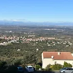 Josephine: Vue Magnifique Sur Et Montagnes Casa de Férias Laroque-des-Albères