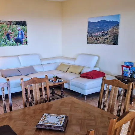 Josephine: Vue Magnifique Sur Et Montagnes Dom wakacyjny