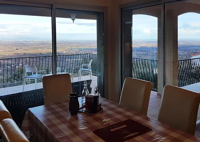 Josephine: Vue Magnifique Sur Et Montagnes Casa de Férias *